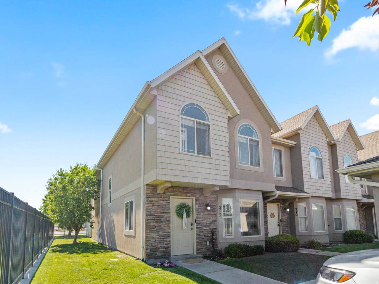 212 Tamarak Cir - Photo 1