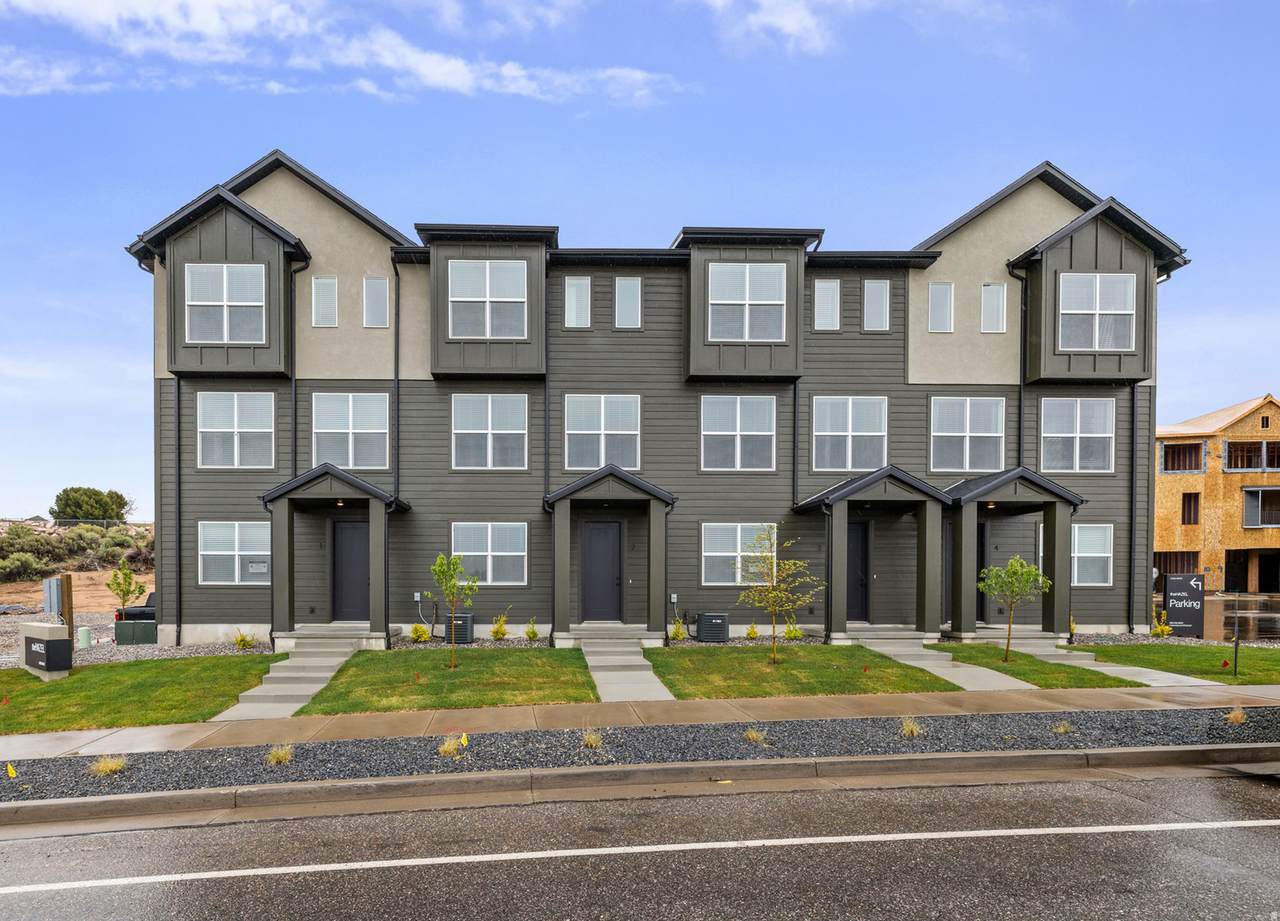 4046 Sandridge Dr - Photo 1