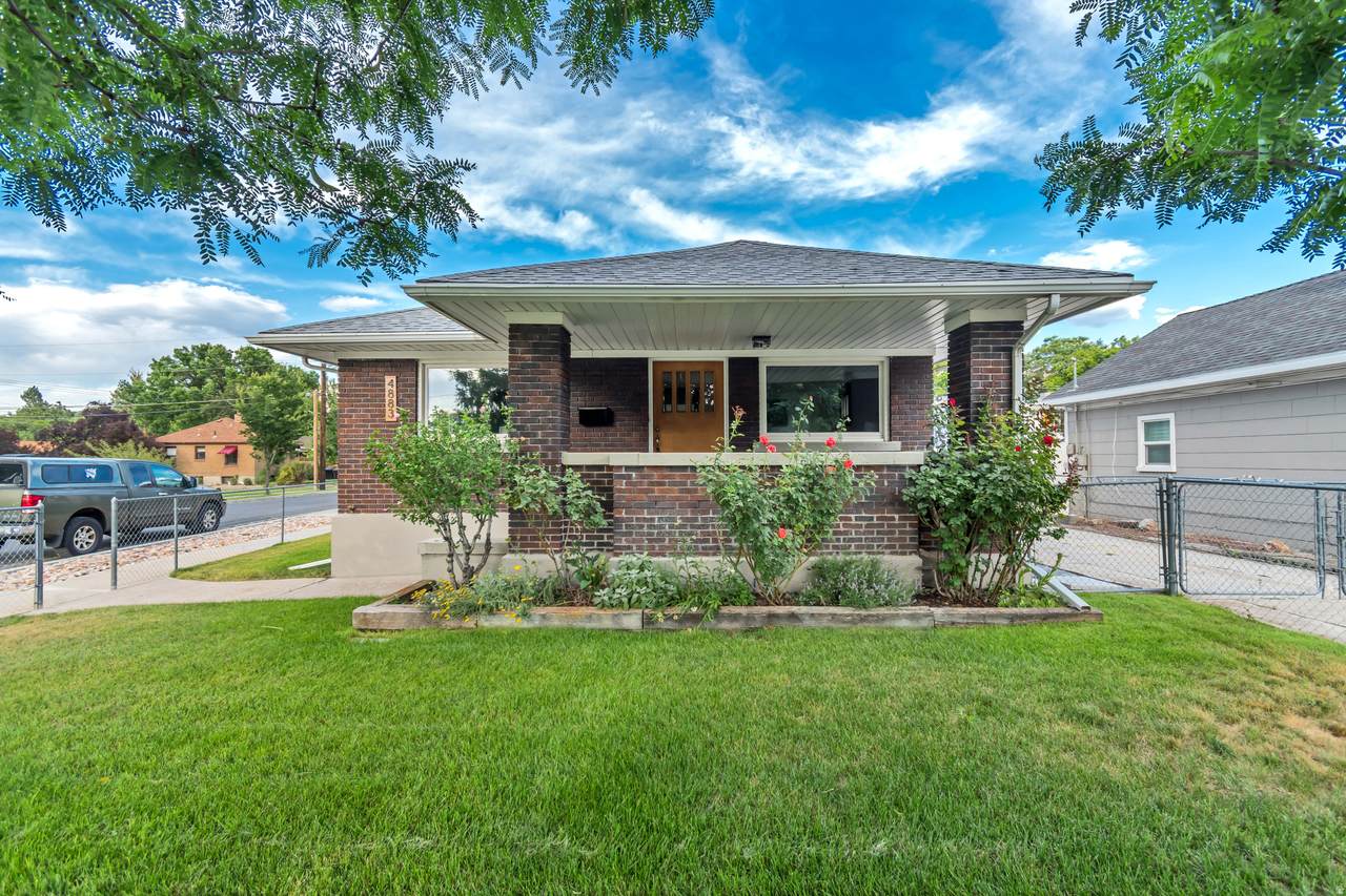 4883 Center St - Photo 1