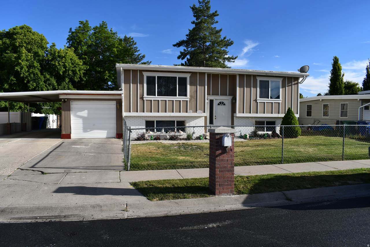 1325 Sunburst Dr - Photo 1