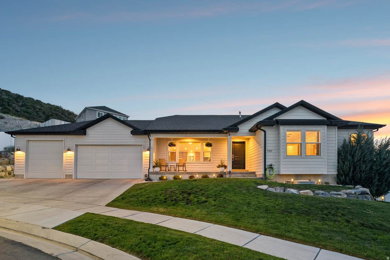 7127 Hollow Crest Cir - Photo 1