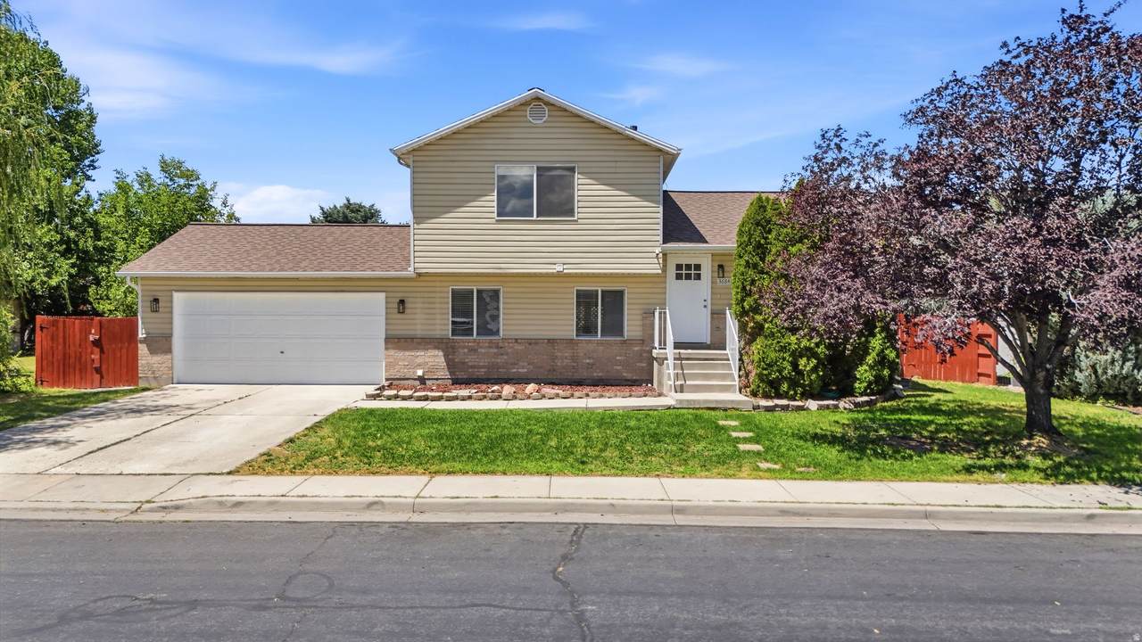 3684 Queenspointe Ln - Photo 1
