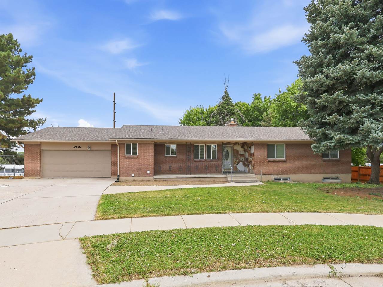 3935 Pharaoh Cir - Photo 1