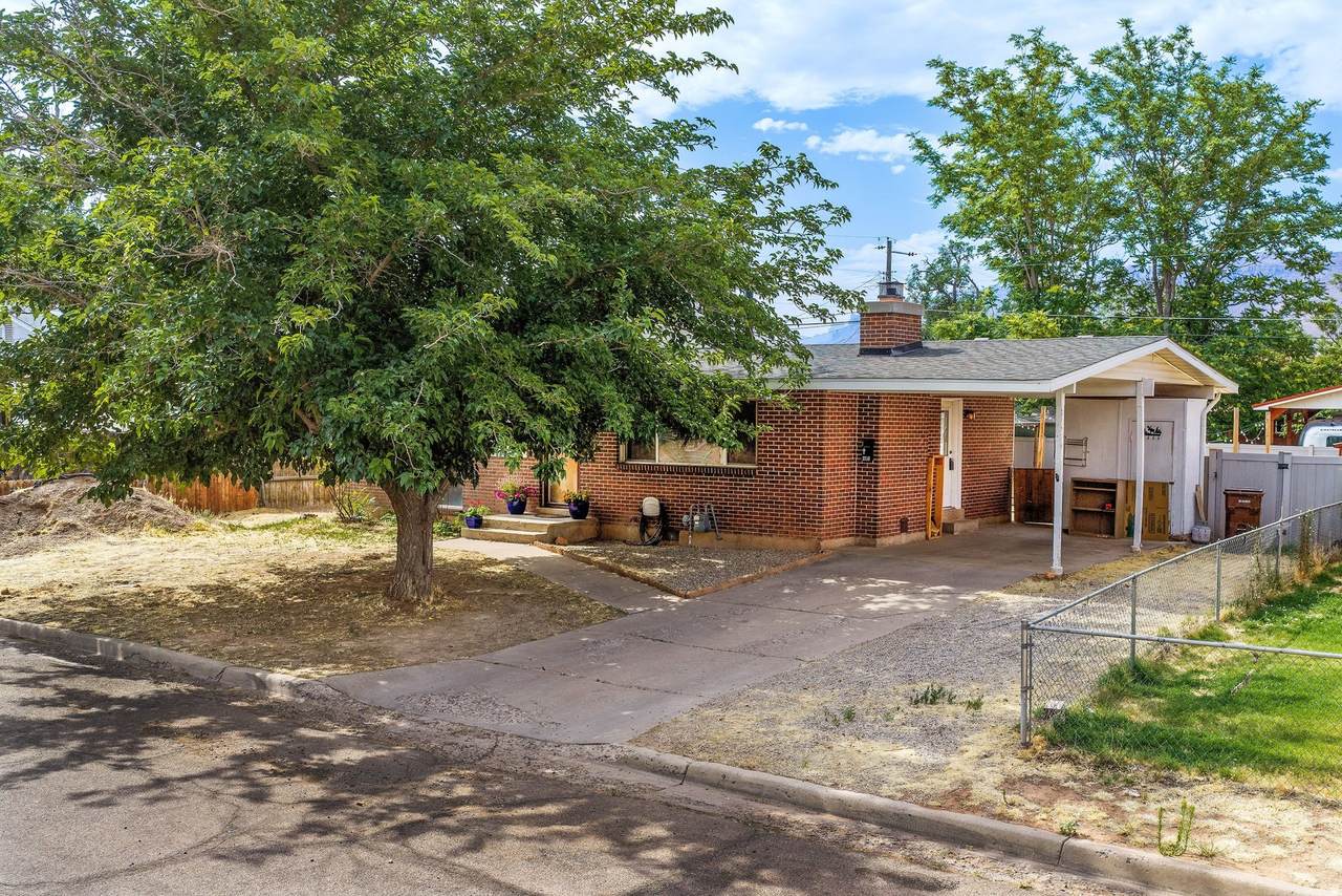 405 Wingate Ave - Photo 1