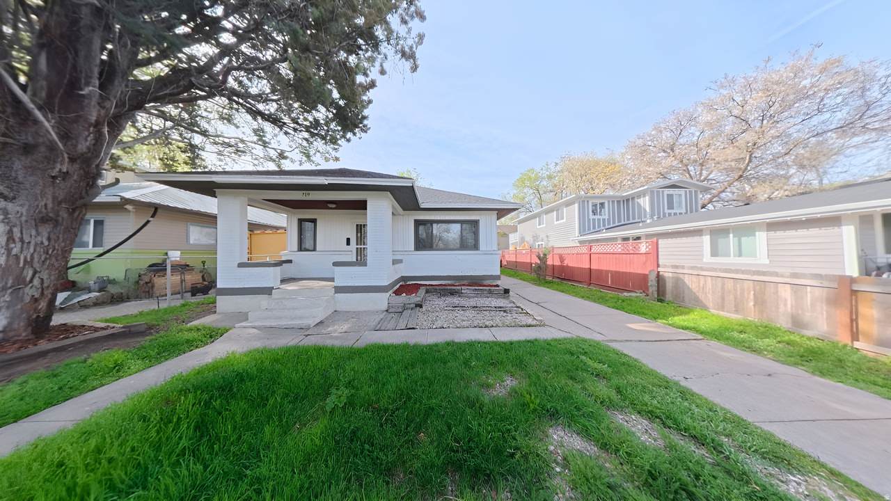 719 22ND St - Photo 1