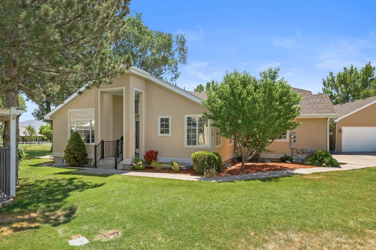 337 Pavilion Cir - Photo 1