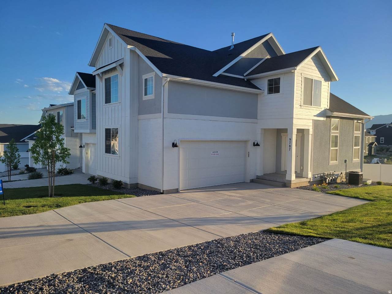 9787 Aaron Ave - Photo 1