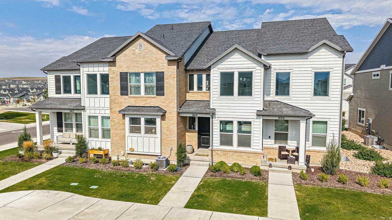 989 Wayne Dr - Photo 1
