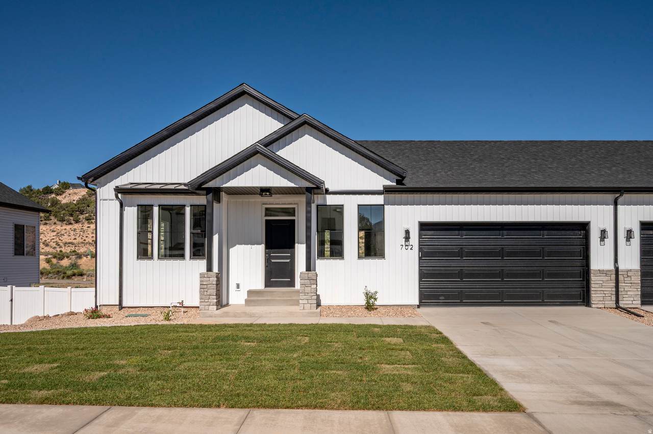 694 Liberty Dr - Photo 1