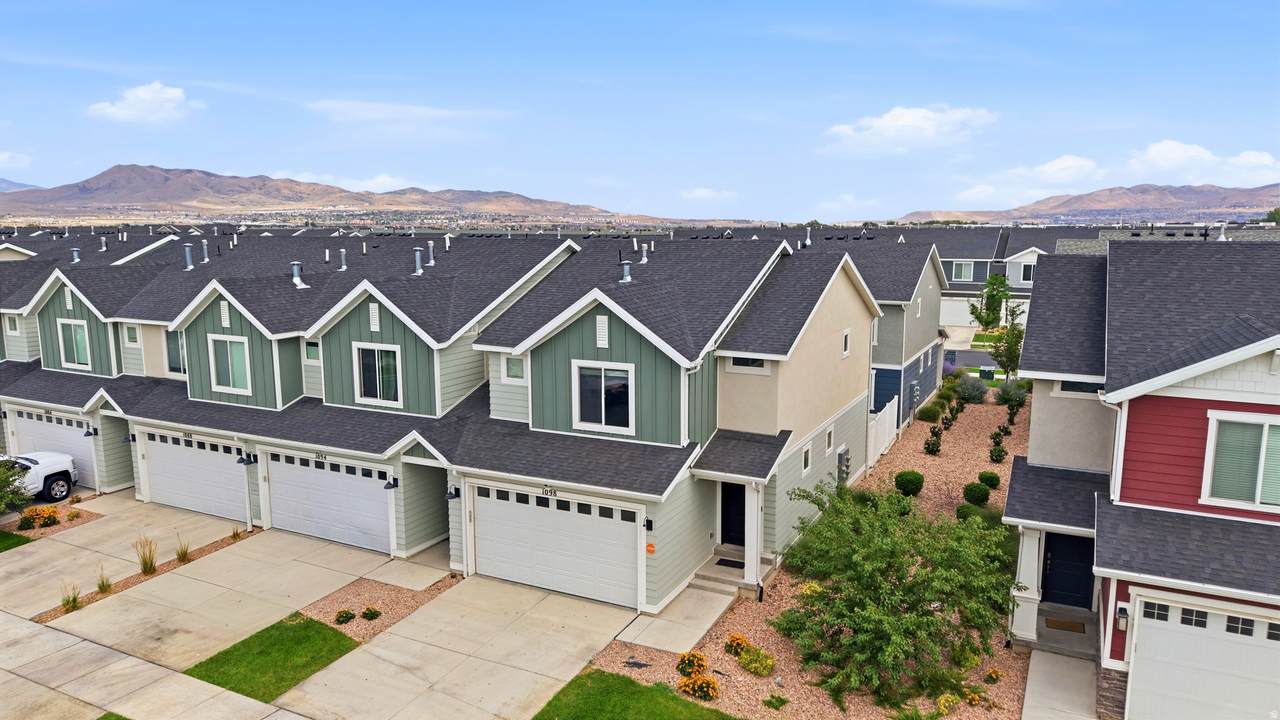 1098 Waterway Ln - Photo 1