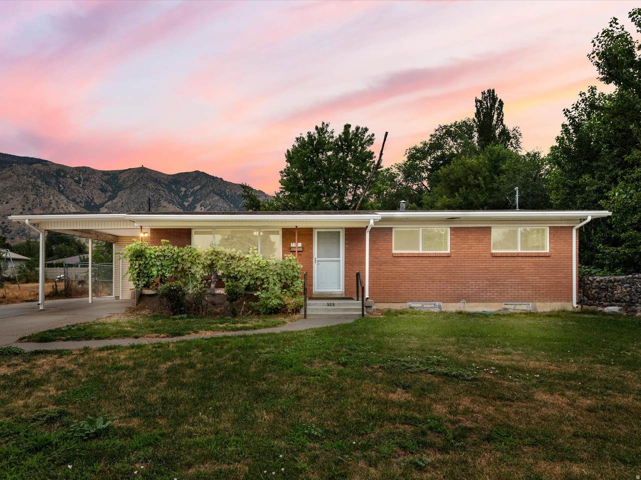 528 300 - Photo 1
