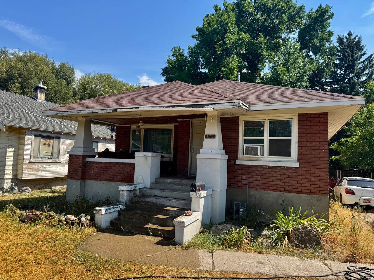470 Center St - Photo 1