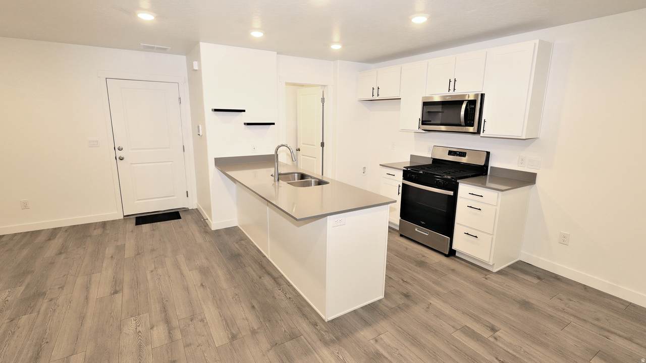 913 Belay Ct - Photo 1