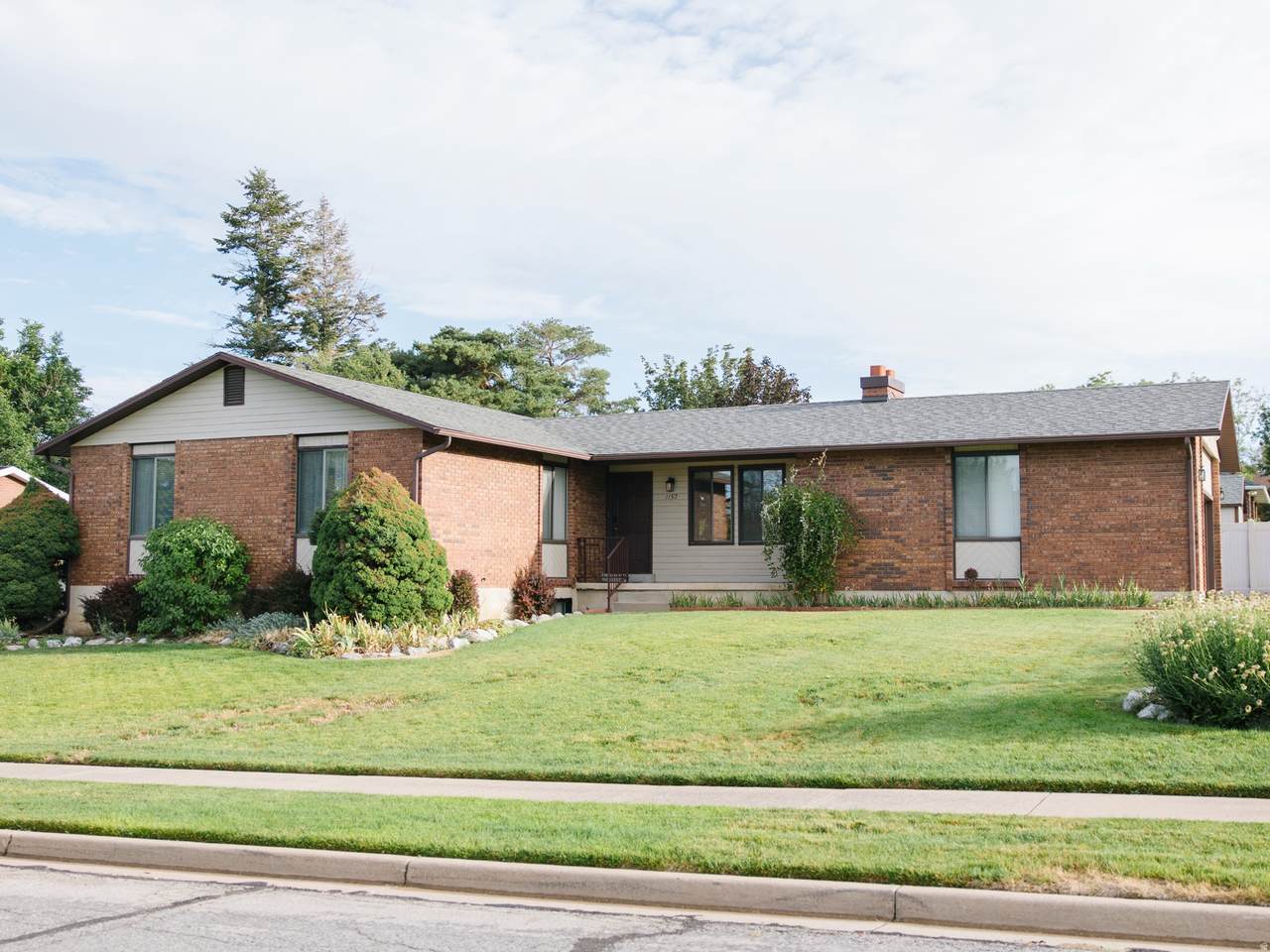 1157 Creekview Dr - Photo 1