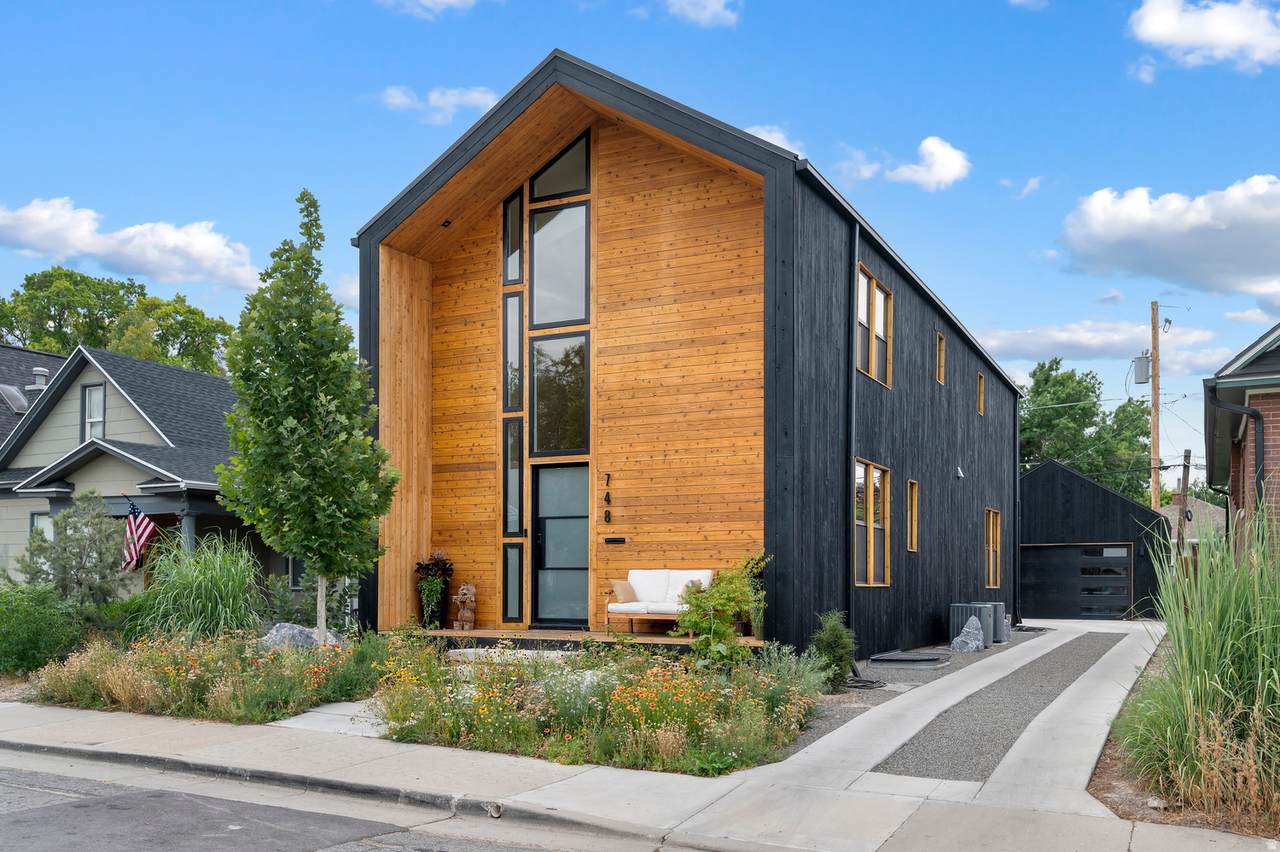 748 Roosevelt Ave - Photo 1