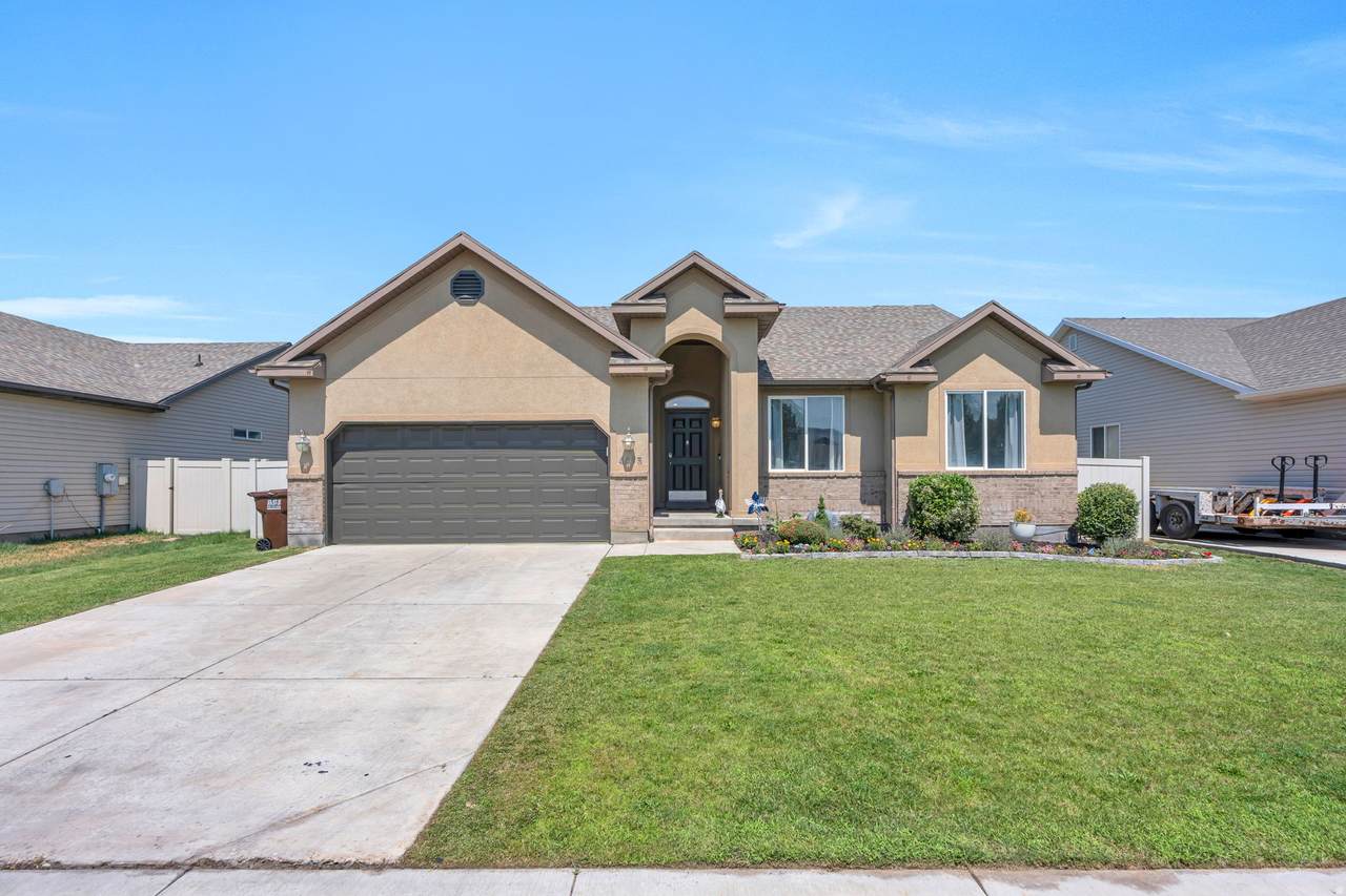 4613 Bridleway Rd - Photo 1