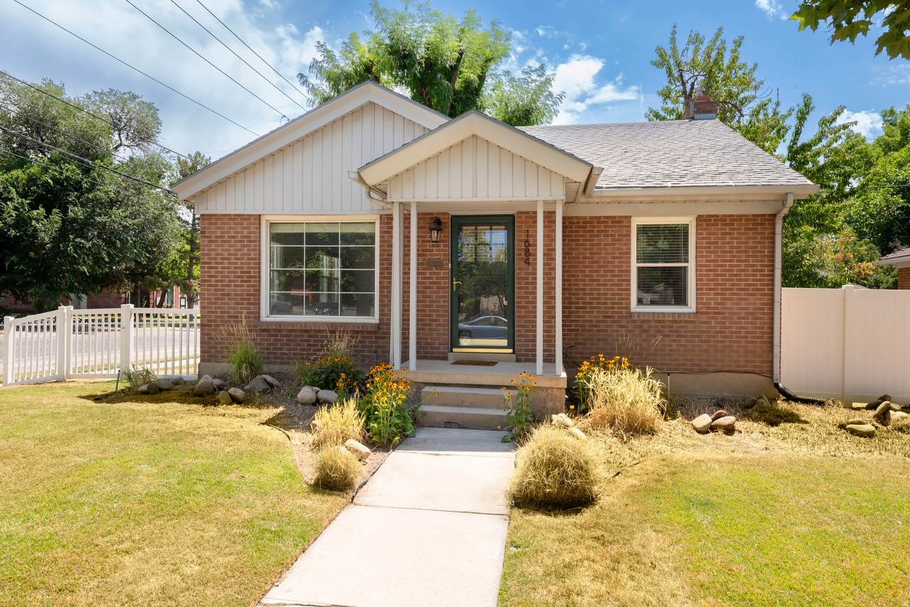 1684 Garfield Ave - Photo 1