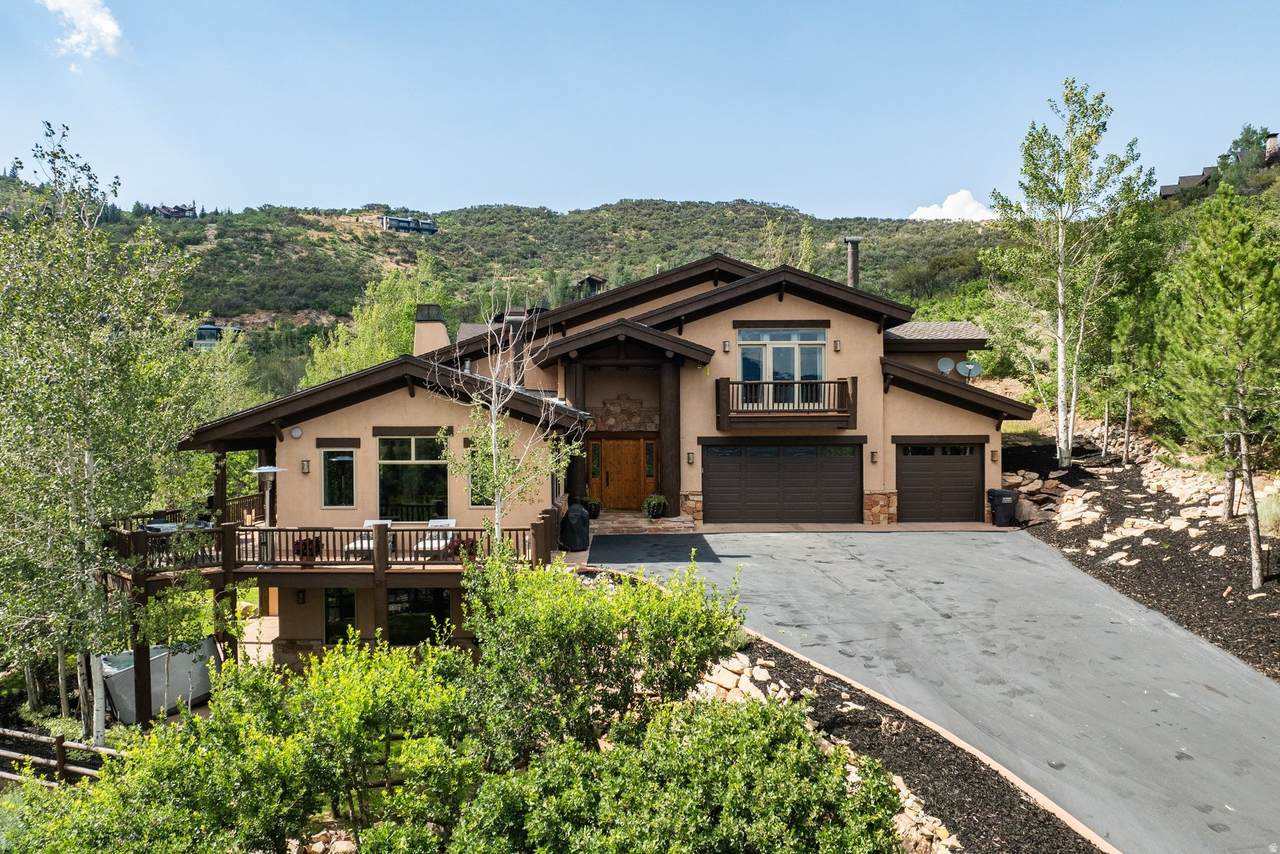 2240 Bear Hollow Dr - Photo 1
