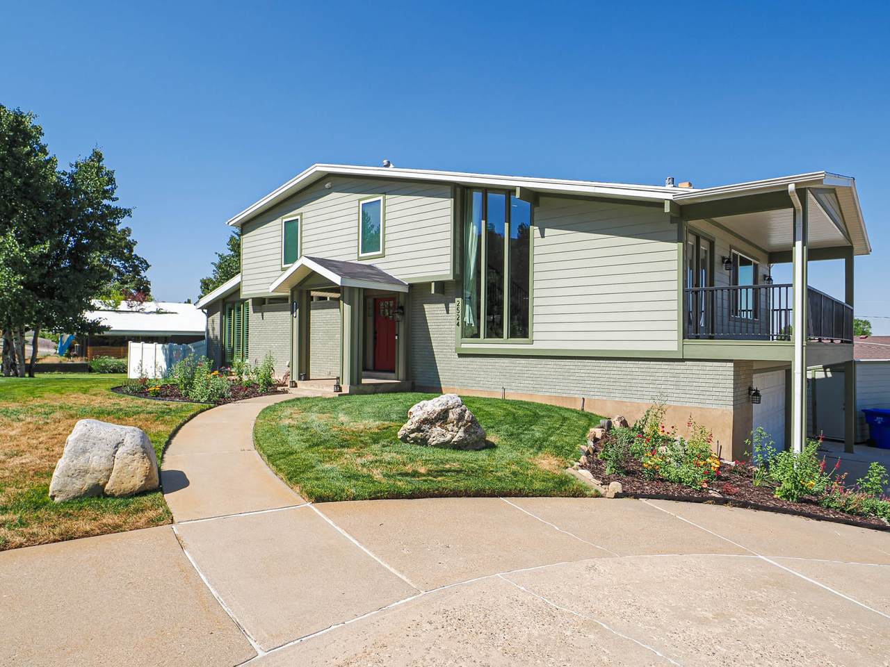 2524 Edgehill Dr - Photo 1