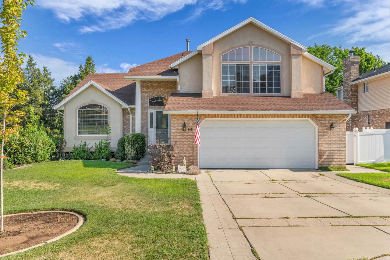 846 Holroyd Dr - Photo 1