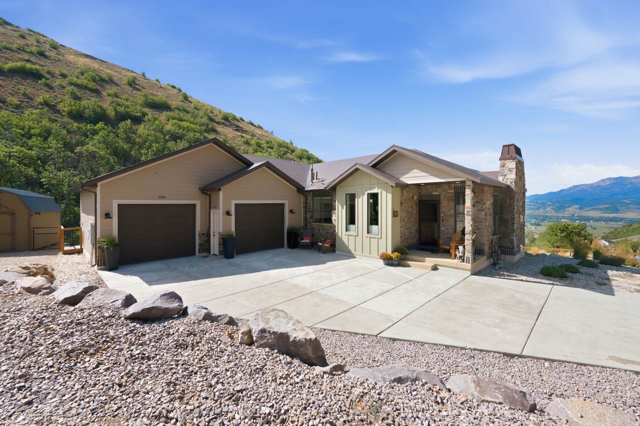 1306 Maple Dr - Photo 1