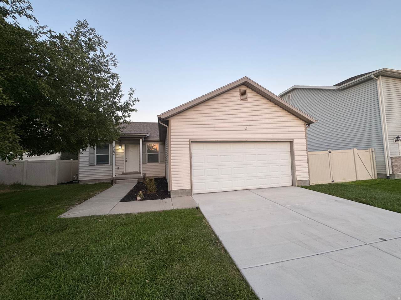 4384 Maple Dr - Photo 1