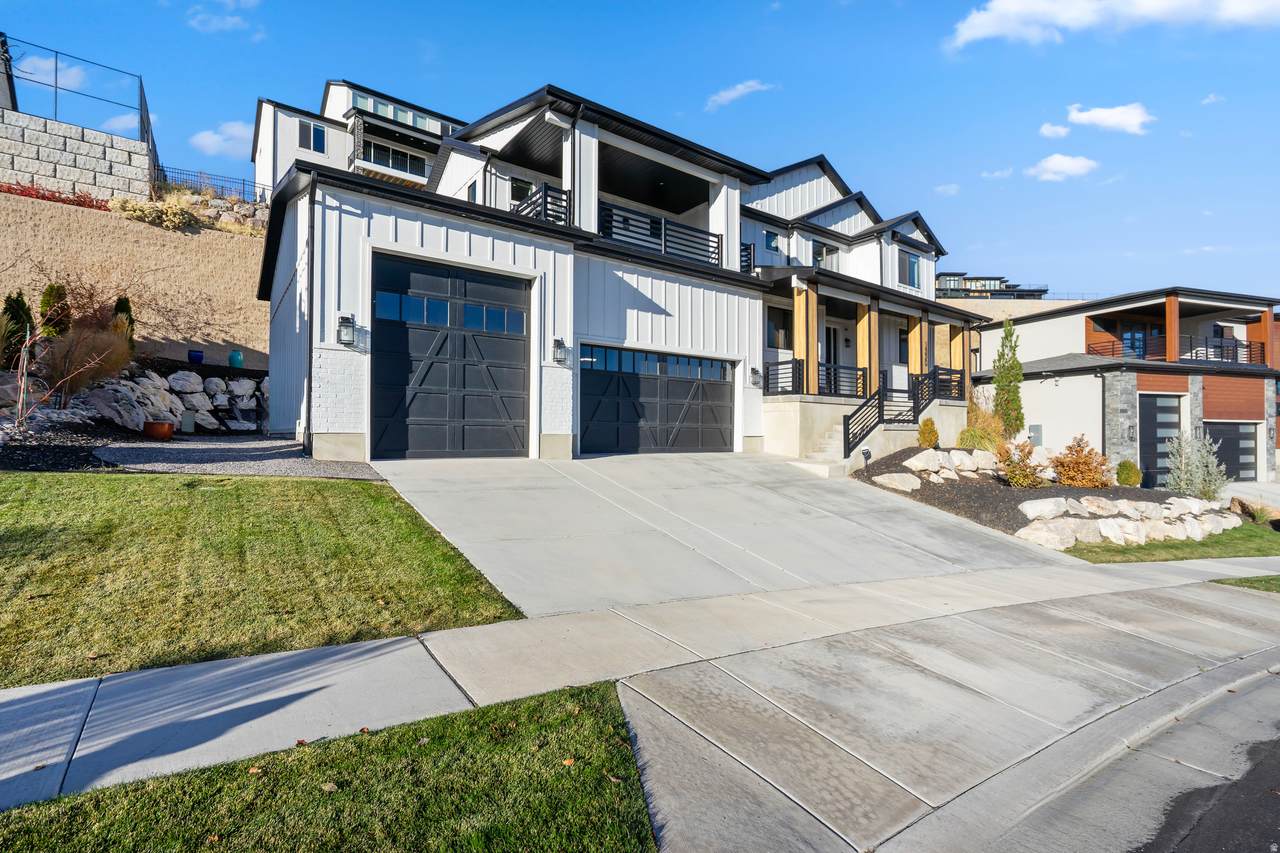 1320 Summer View Dr - Photo 1