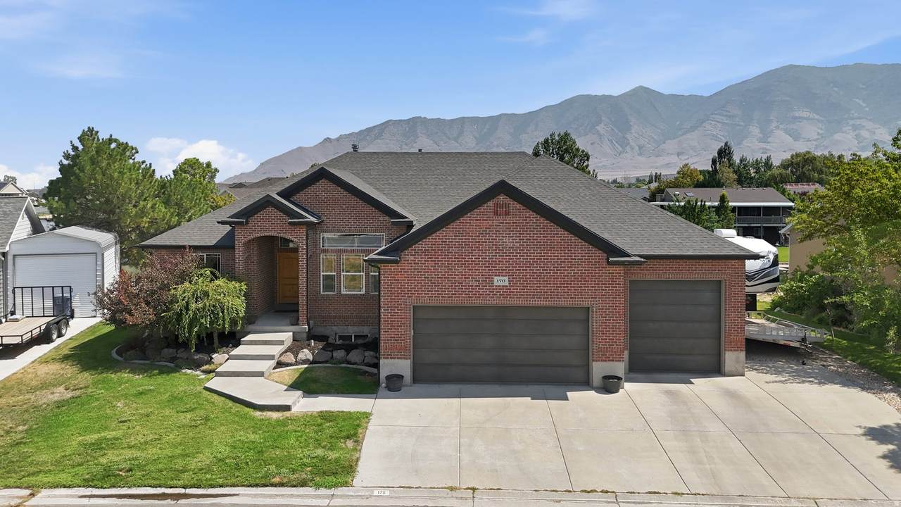 170 Lakeview - Photo 1