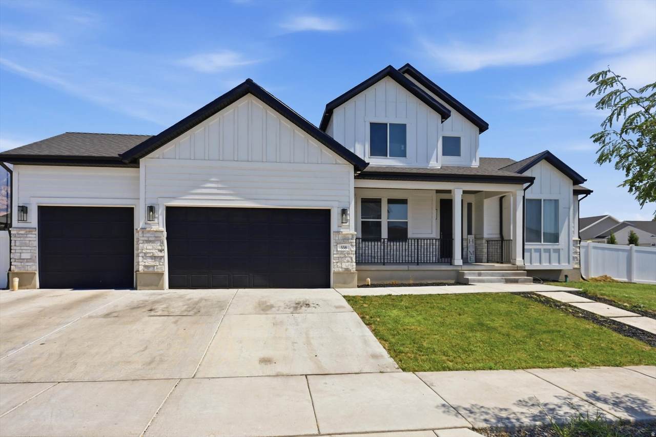 558 Hampton Ln - Photo 1