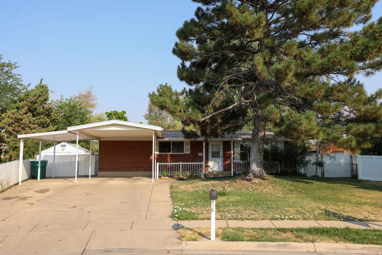 1835 Afton Cir - Photo 1
