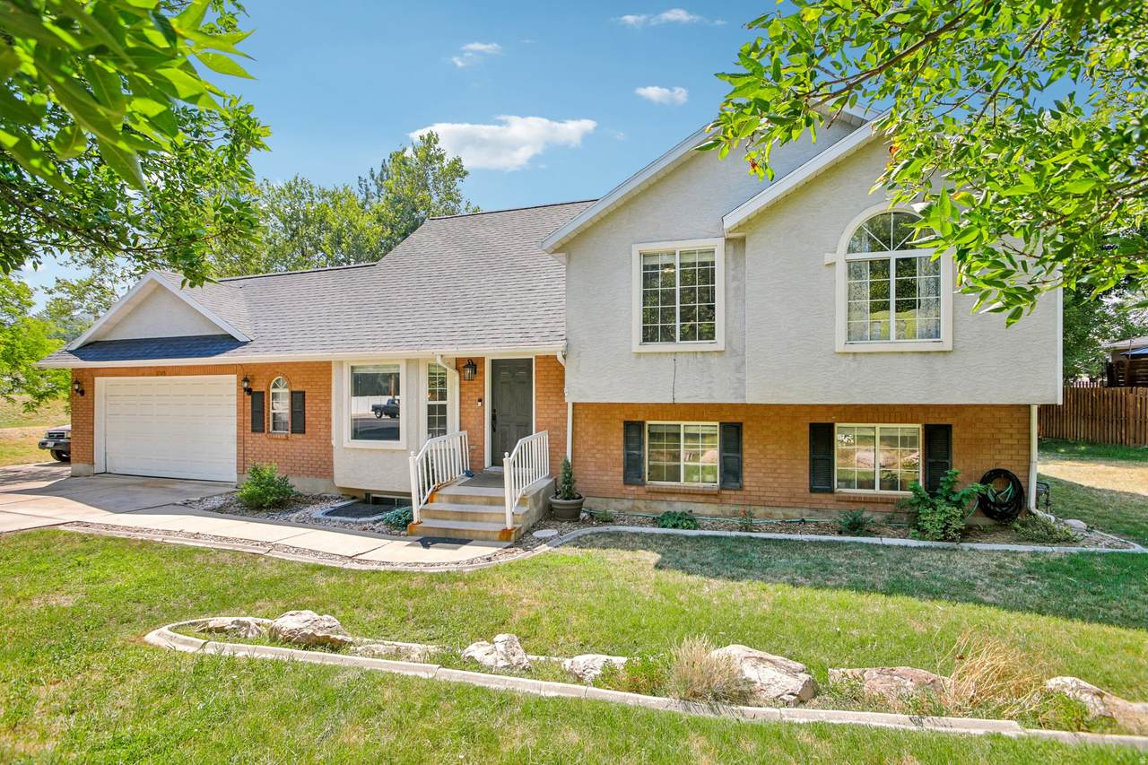 1005 Edgewood Dr - Photo 1
