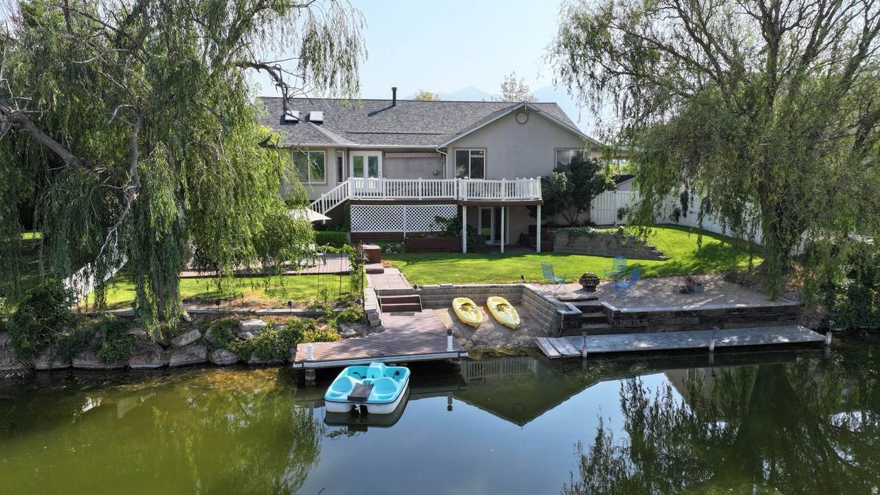 208 Lakeview - Photo 1
