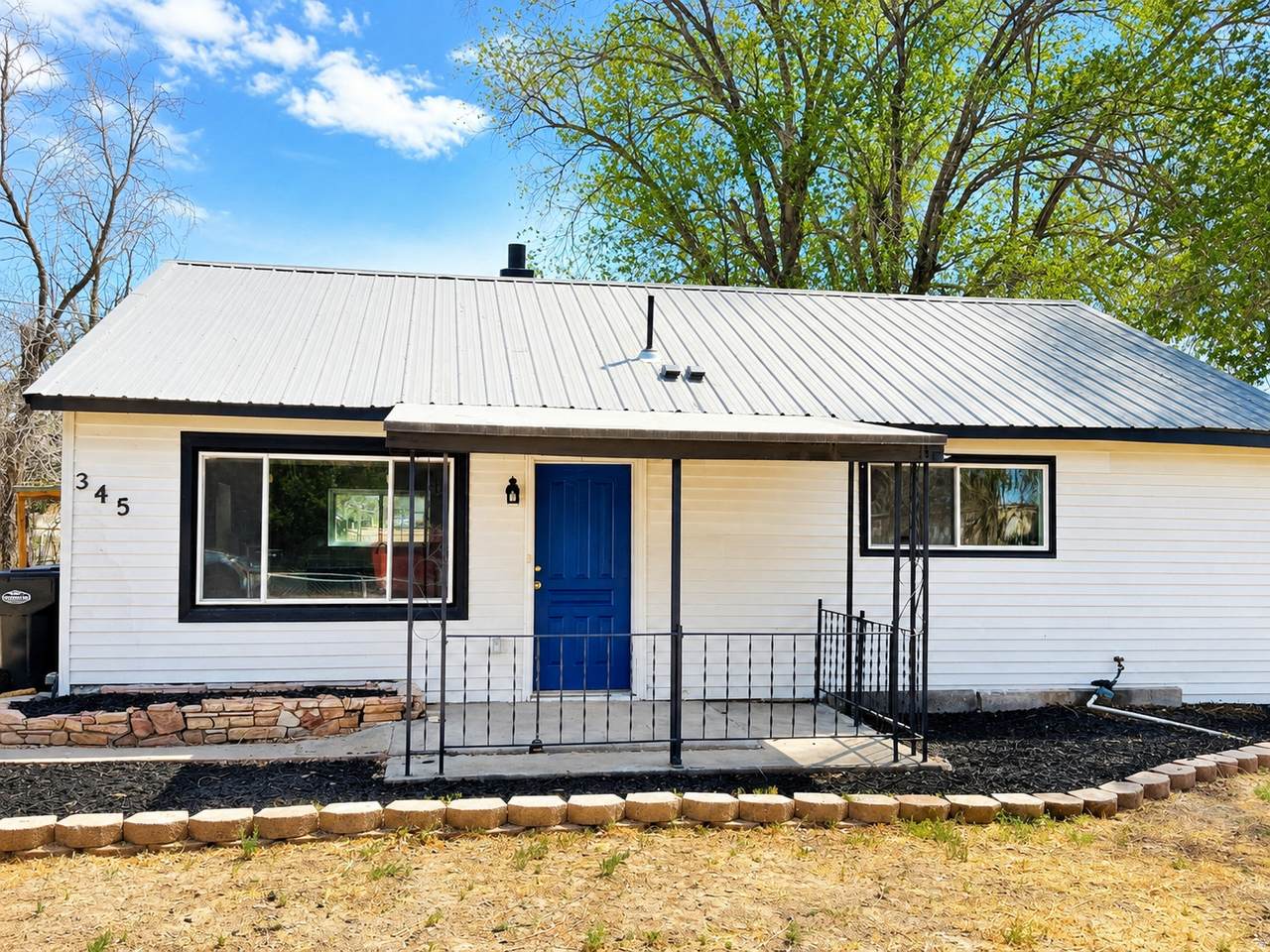 345 Peach St - Photo 1