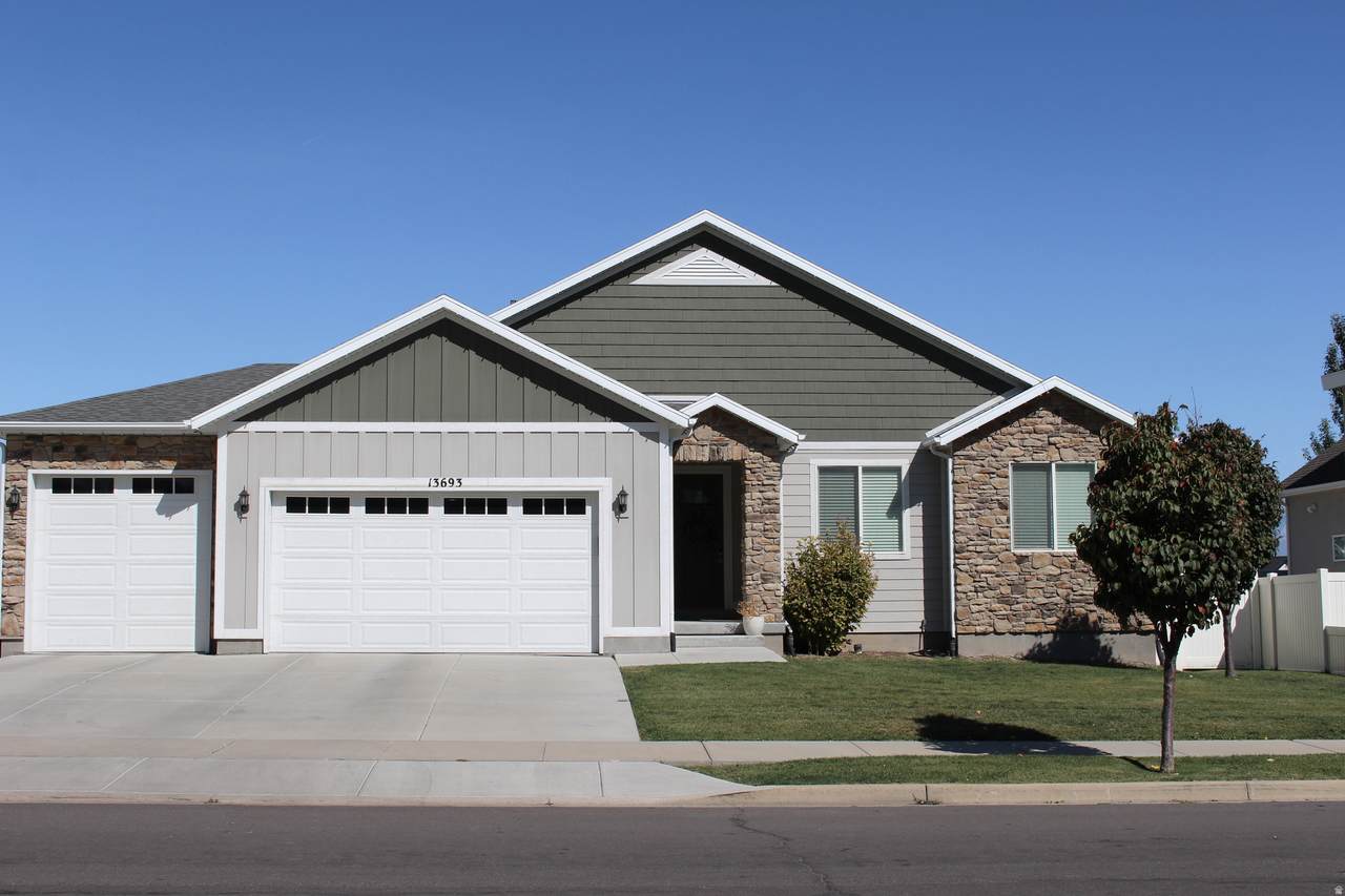 13693 Blayde Dr - Photo 1