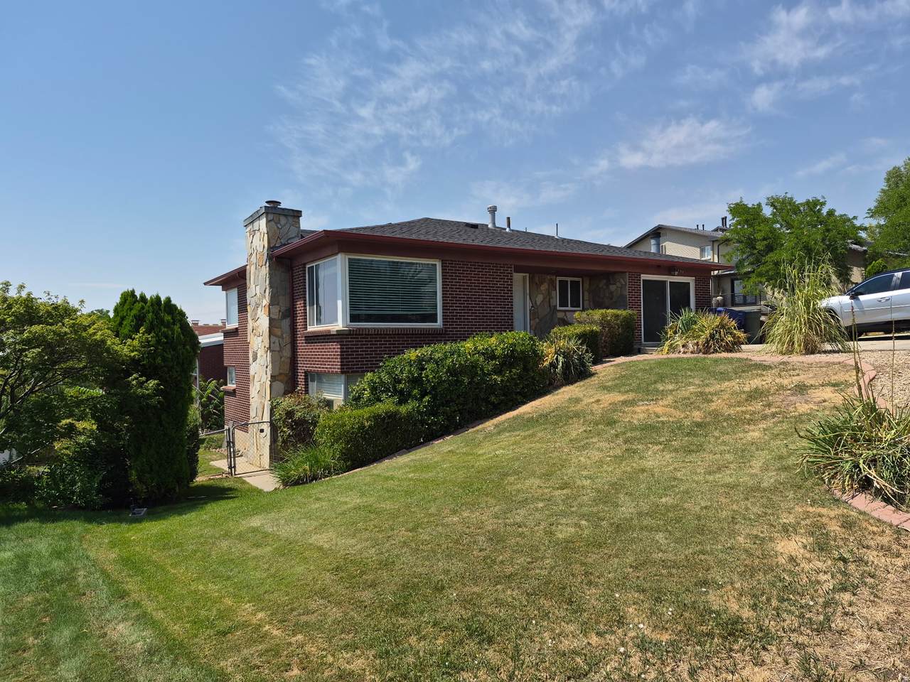699 Eastcapitol Blvd - Photo 1