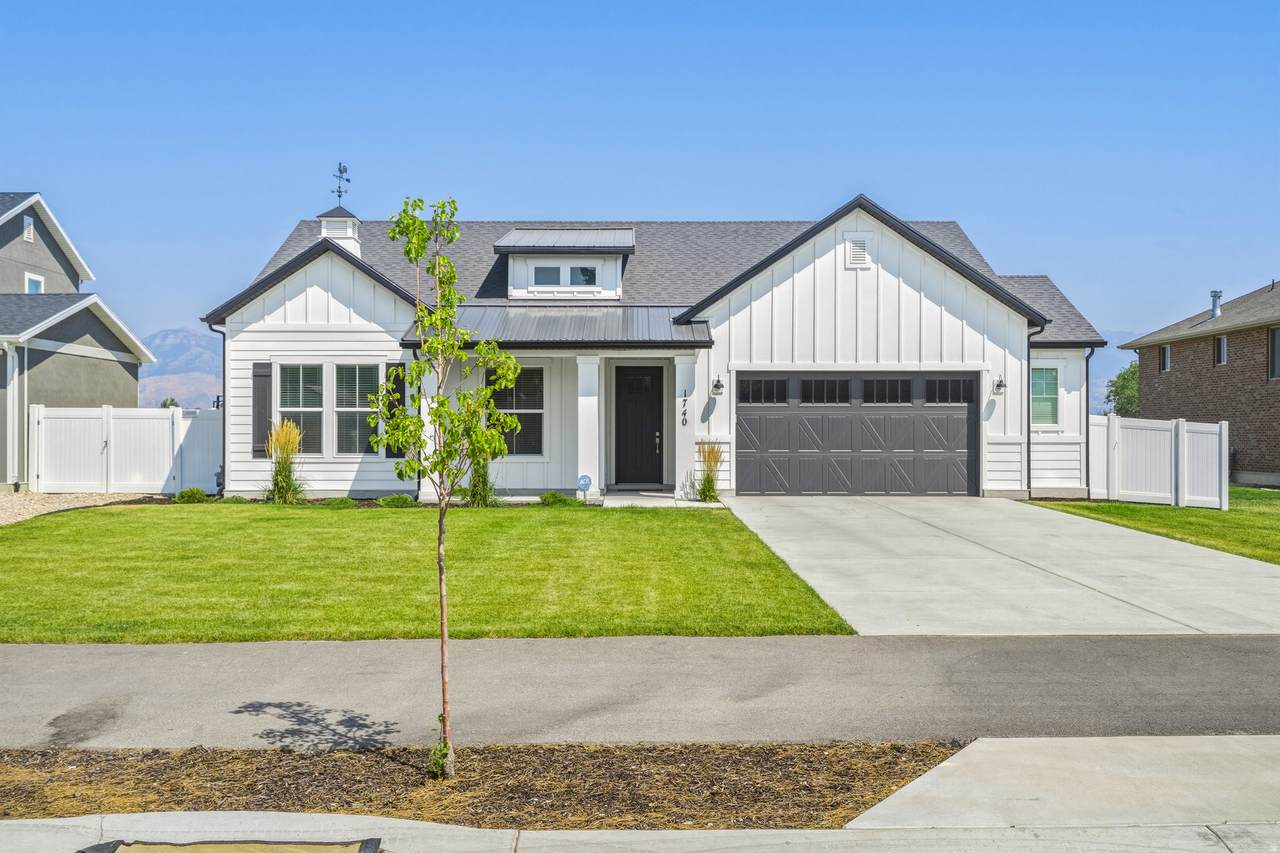 1740 4300 St - Photo 1