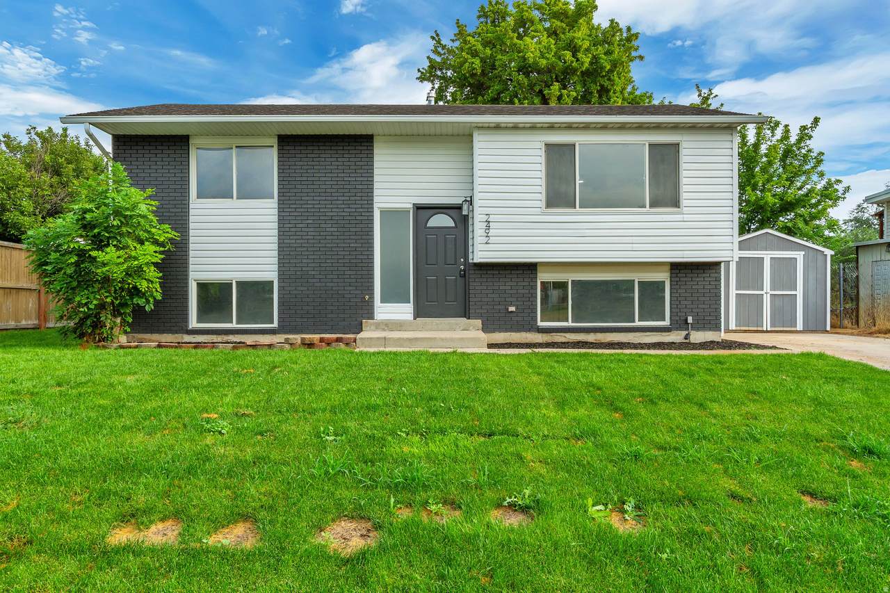 2492 Starling Cir - Photo 1