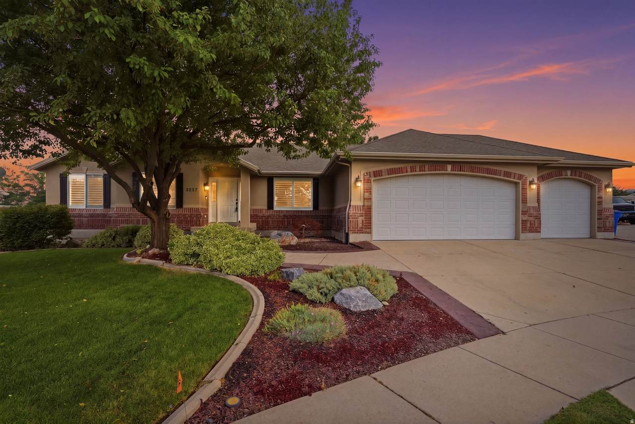 5237 Saddle Creek Cir - Photo 1