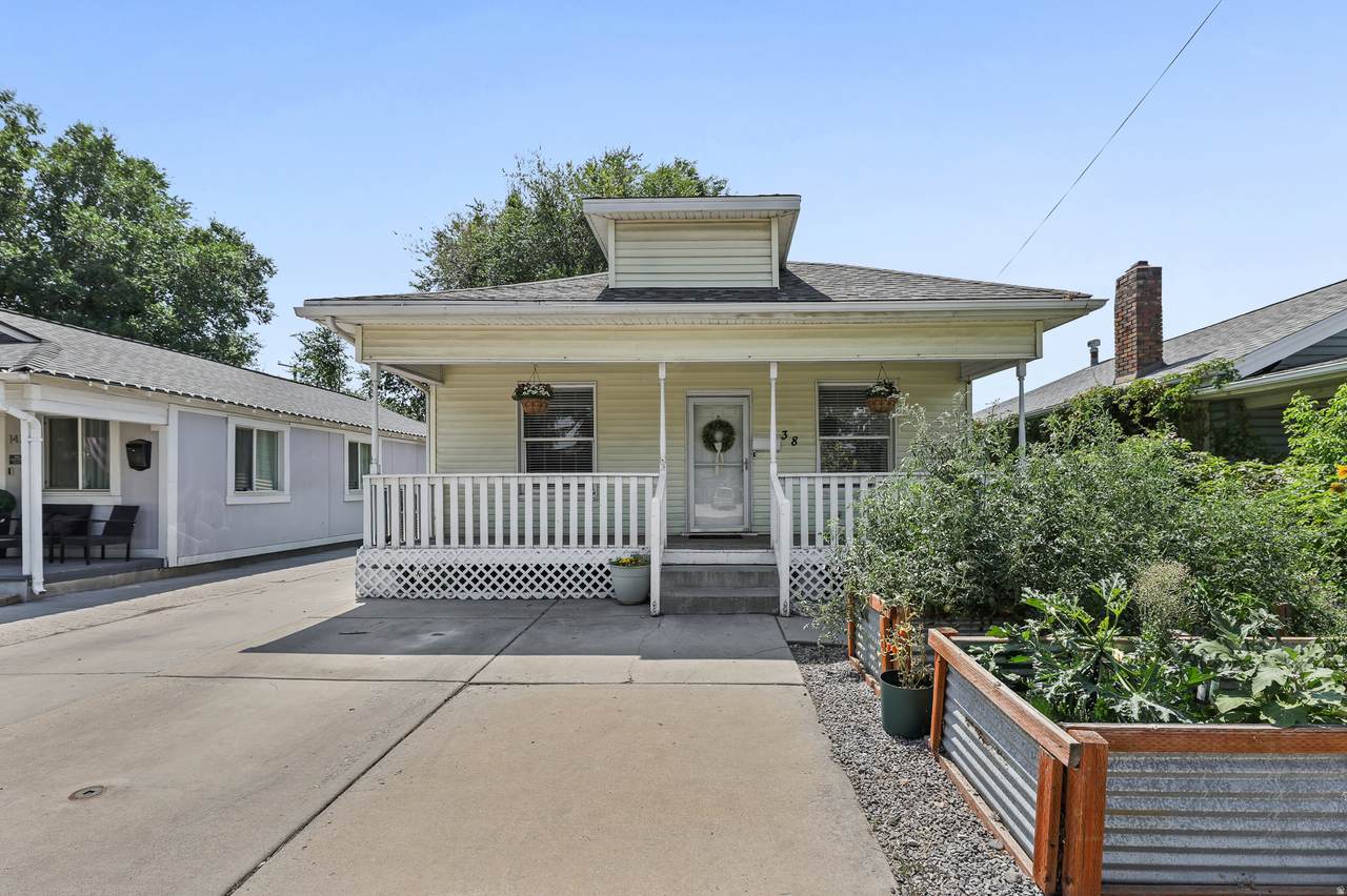 138 Beryl Ave - Photo 1