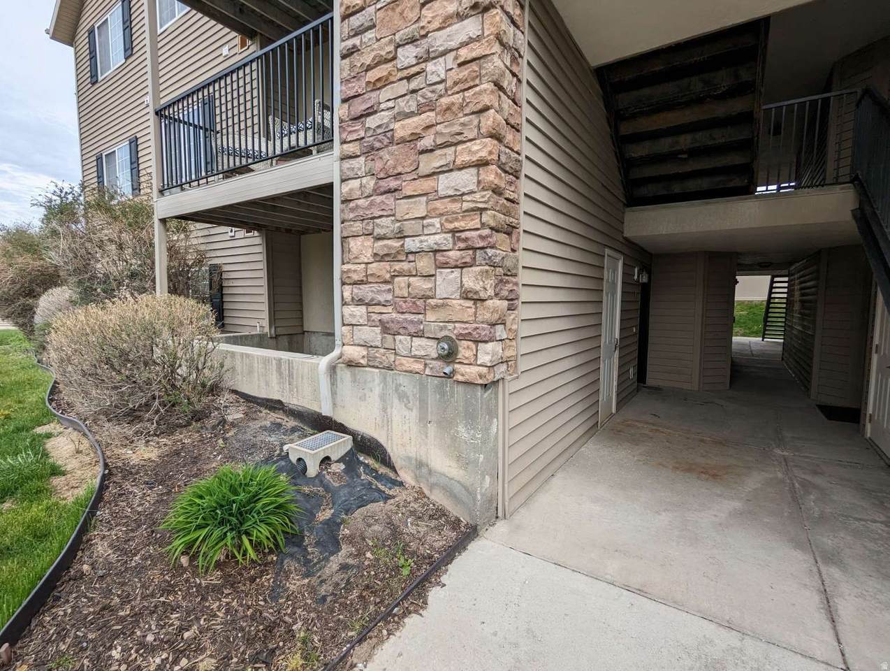 1656 Westbury Way - Photo 1