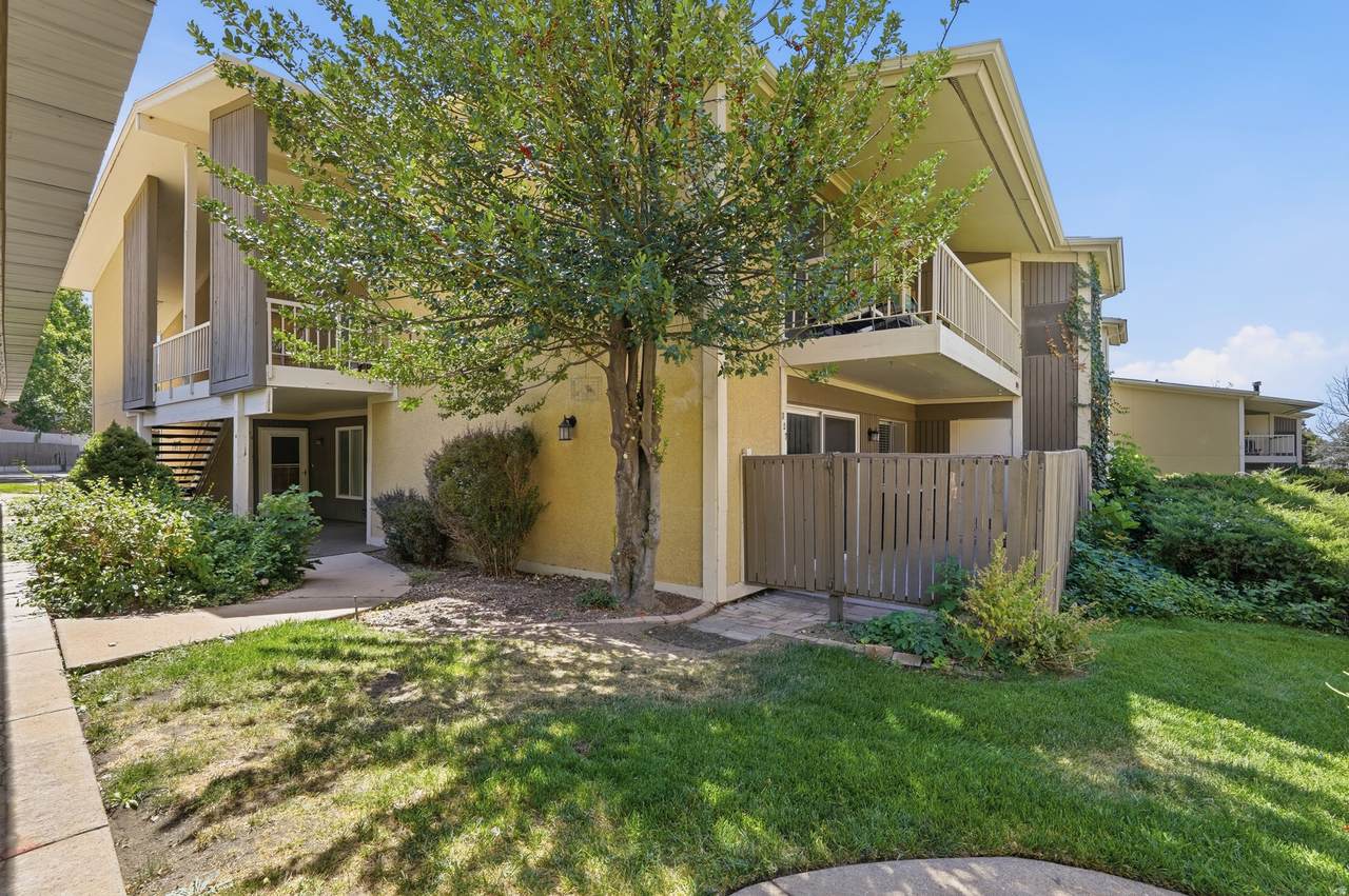 327 Peach Ln - Photo 1
