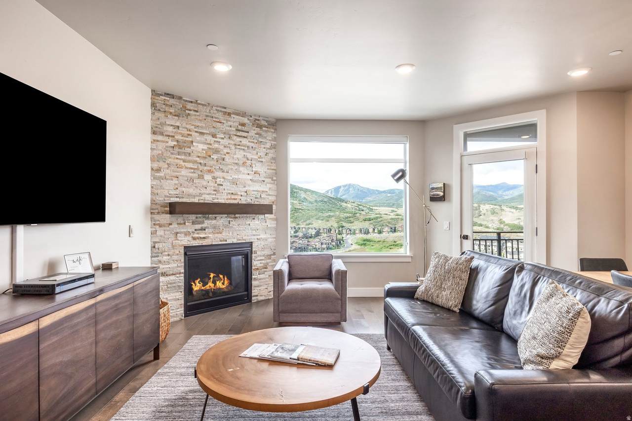 909 Peace Tree Trl - Photo 1