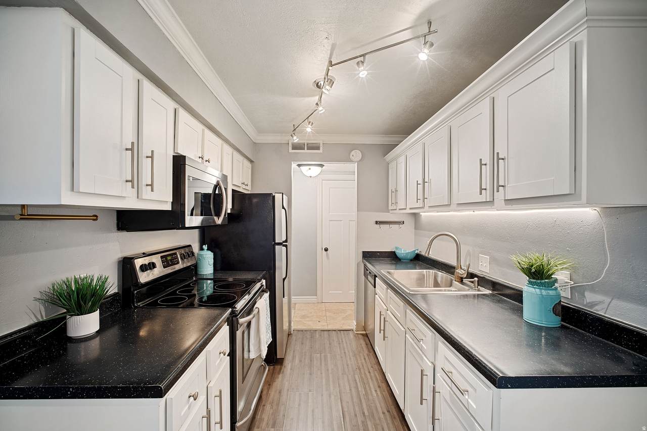 66 Lester Ave - Photo 1
