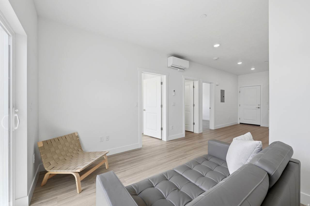 2085 Main St - Photo 1