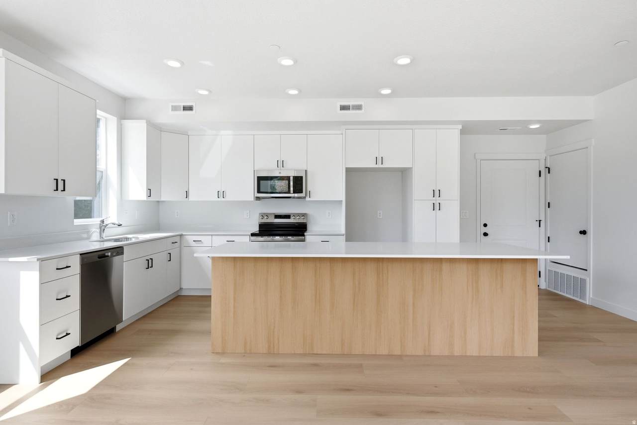 717 Coho Ln - Photo 1