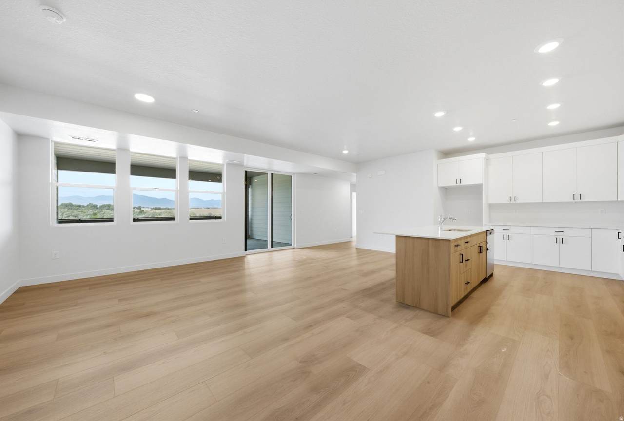 717 Coho Ln - Photo 1