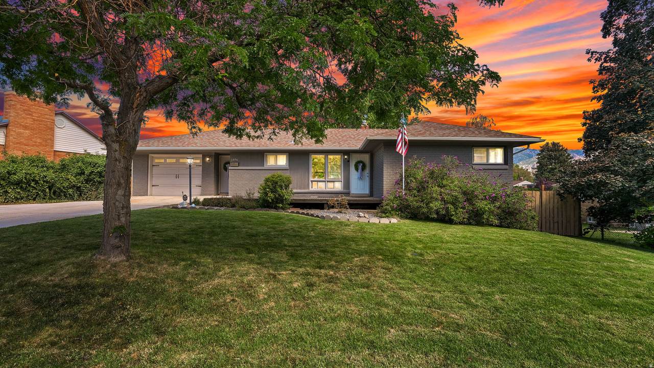 1376 Kingston Dr - Photo 1
