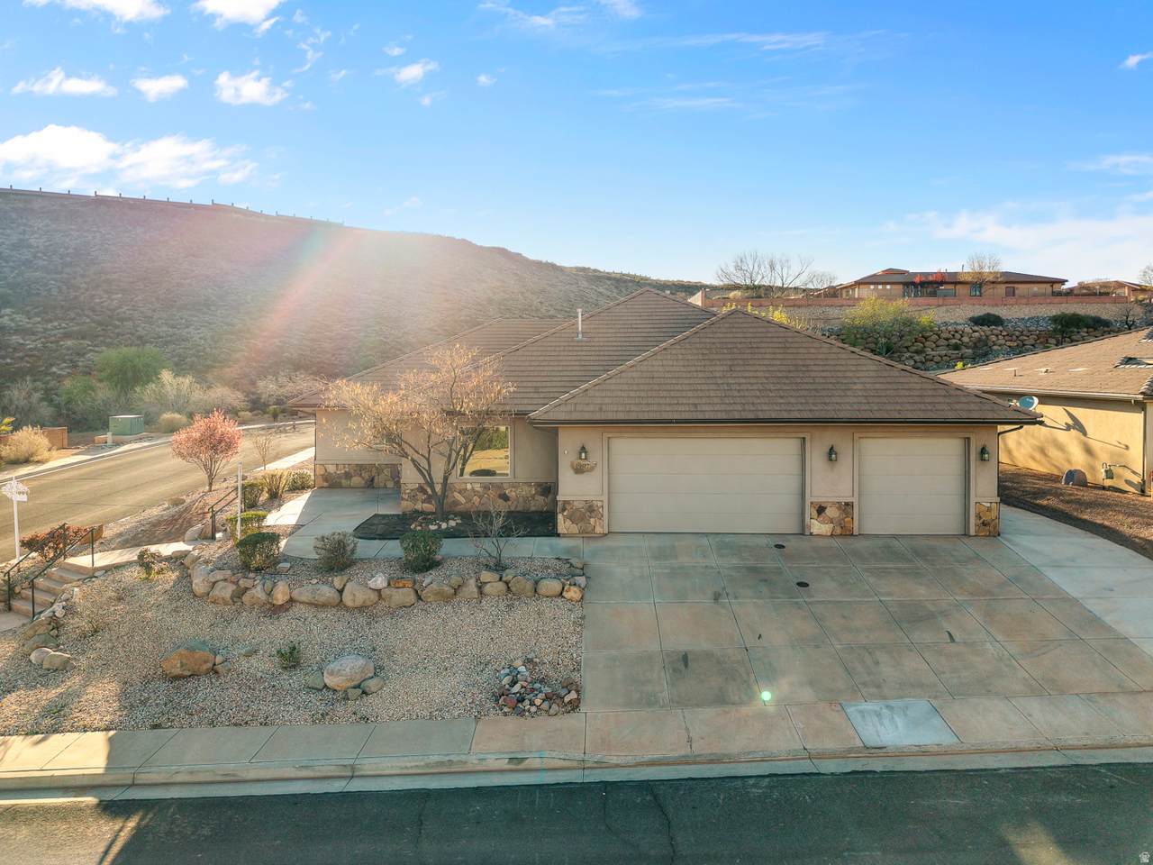 1907 Creek Side Ct - Photo 1