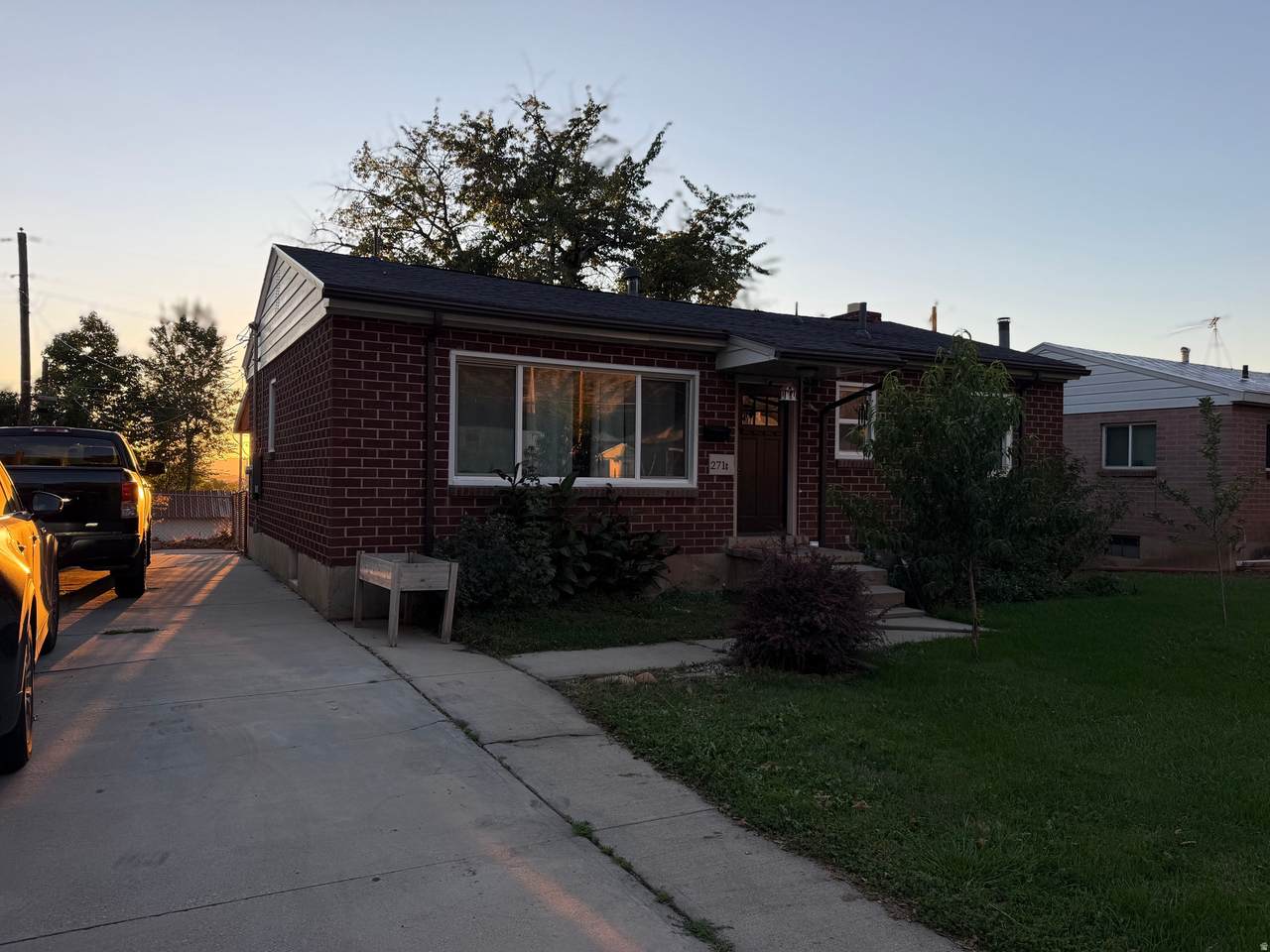 271 Jackson Ave - Photo 1