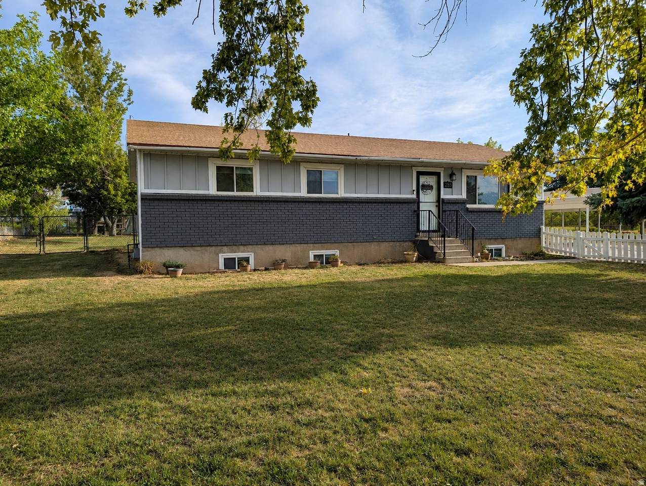 255 Highland Dr - Photo 1